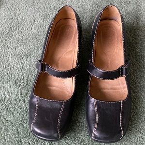 Natural Soul Black Leather Shoes-size 9